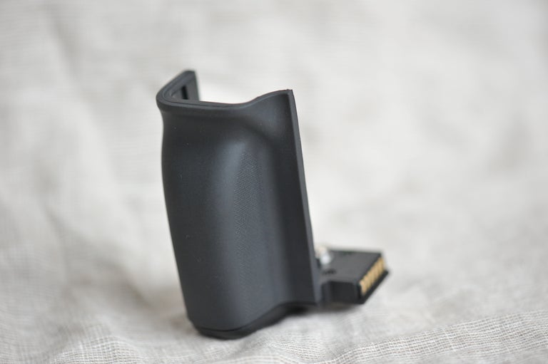 Contax 645 Standard Battery Holder/Grip | Contax Rental